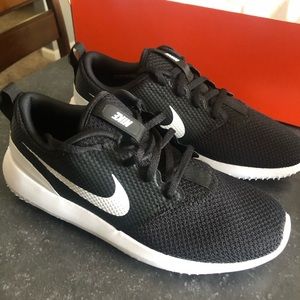 Brand new women’s Nike golf shoes!